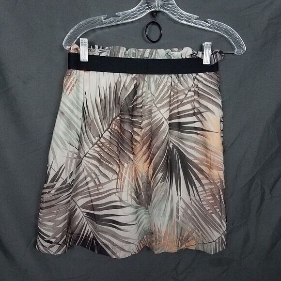 H&M Skirt Women's Size 8 Chiffon Leaf Printed Lined Pull On Skirt Neutral Colors - Picture 2 of 11